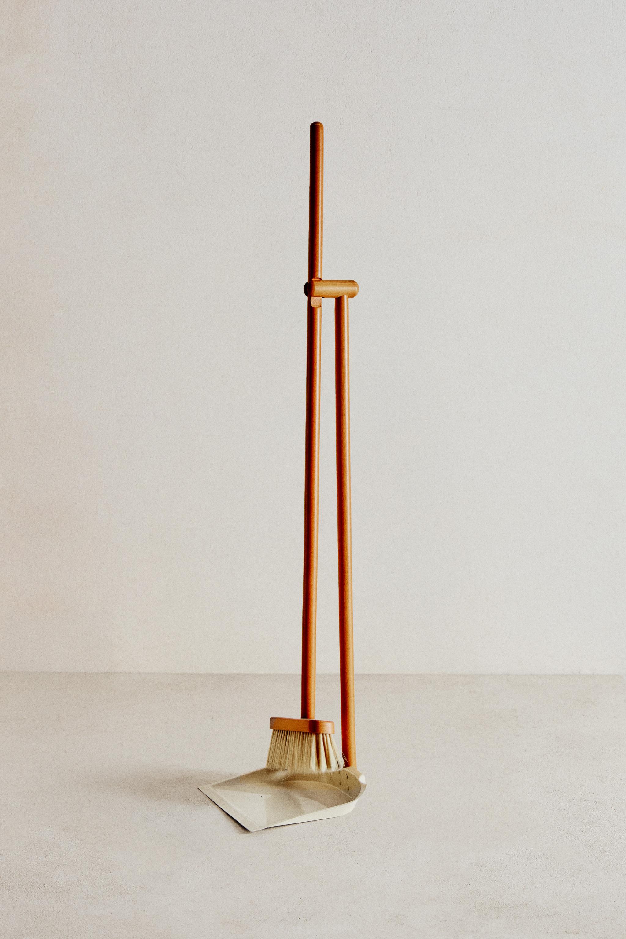 WOODEN BROOM AND DUSTPAN SET